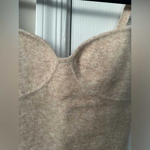 Aritzia Wilfred Cashmere Sicily Sweater Tank in Heather Light Oatmeal - Picture 5 of 9